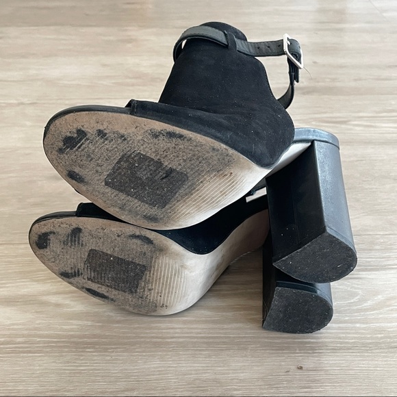 Steve Madden peep toe black suede heeled sandals - Picture 10 of 11